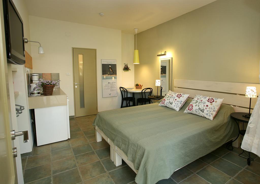 Shaar Hagolan Kibbutz Country Lodging Esterno foto