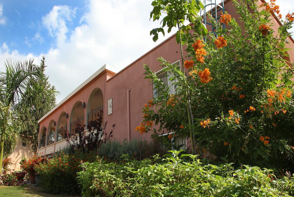Shaar Hagolan Kibbutz Country Lodging Esterno foto
