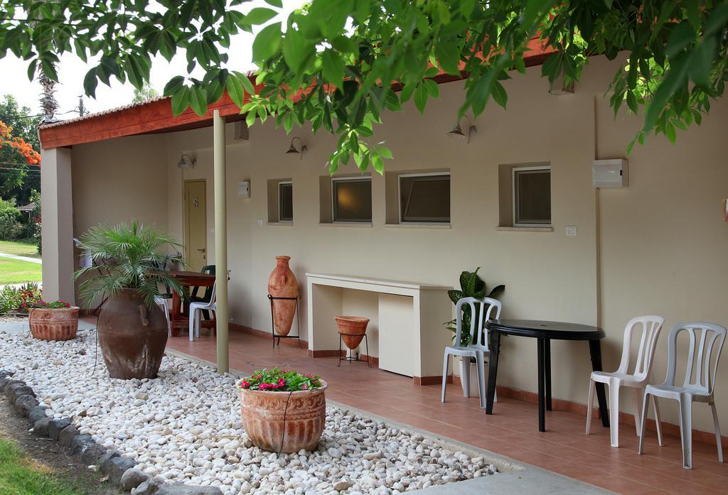 Shaar Hagolan Kibbutz Country Lodging Esterno foto