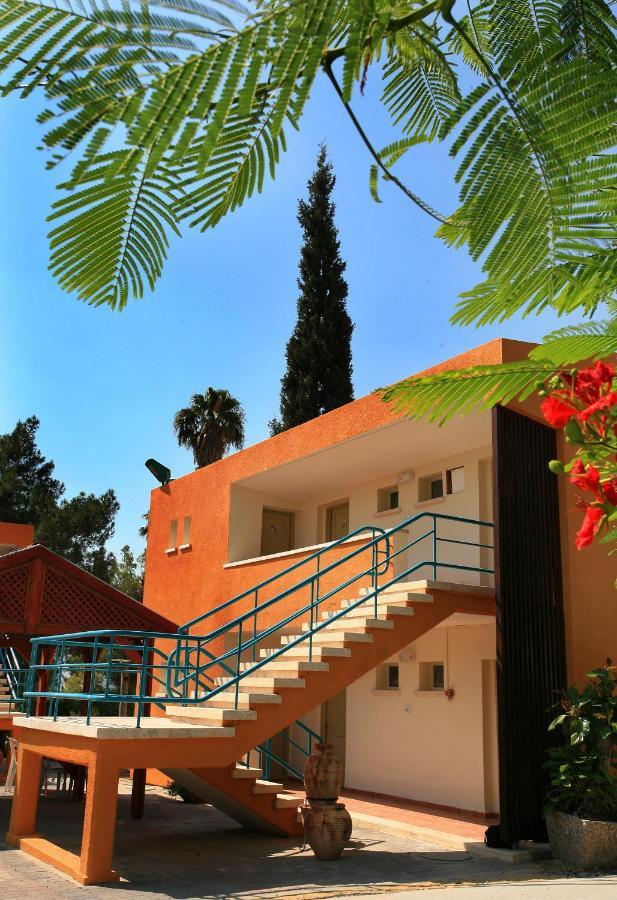 Shaar Hagolan Kibbutz Country Lodging Esterno foto